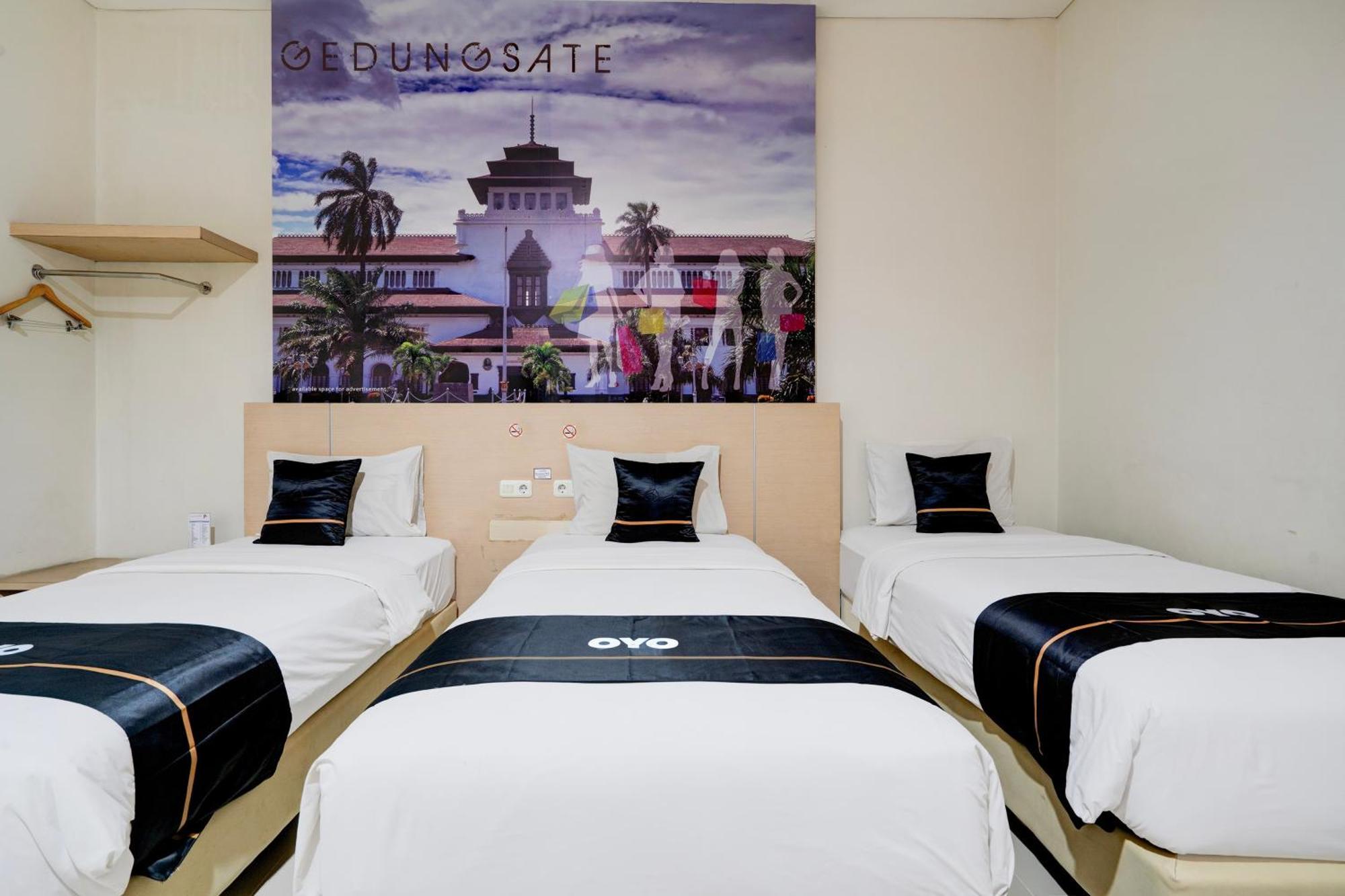 Townhouse Oak Cihampelas Near Ciwalk Formerly Promenade Hotel Bandung Exterior foto