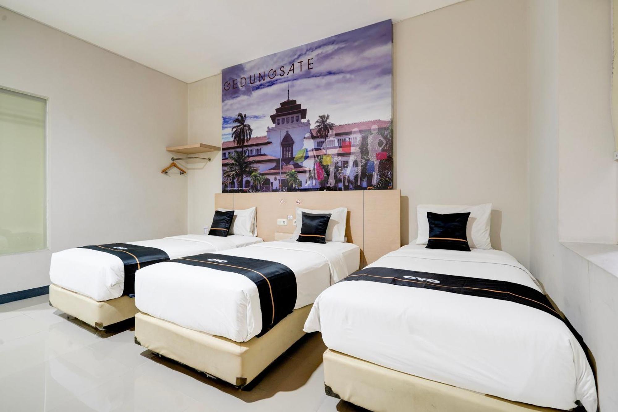 Townhouse Oak Cihampelas Near Ciwalk Formerly Promenade Hotel Bandung Exterior foto