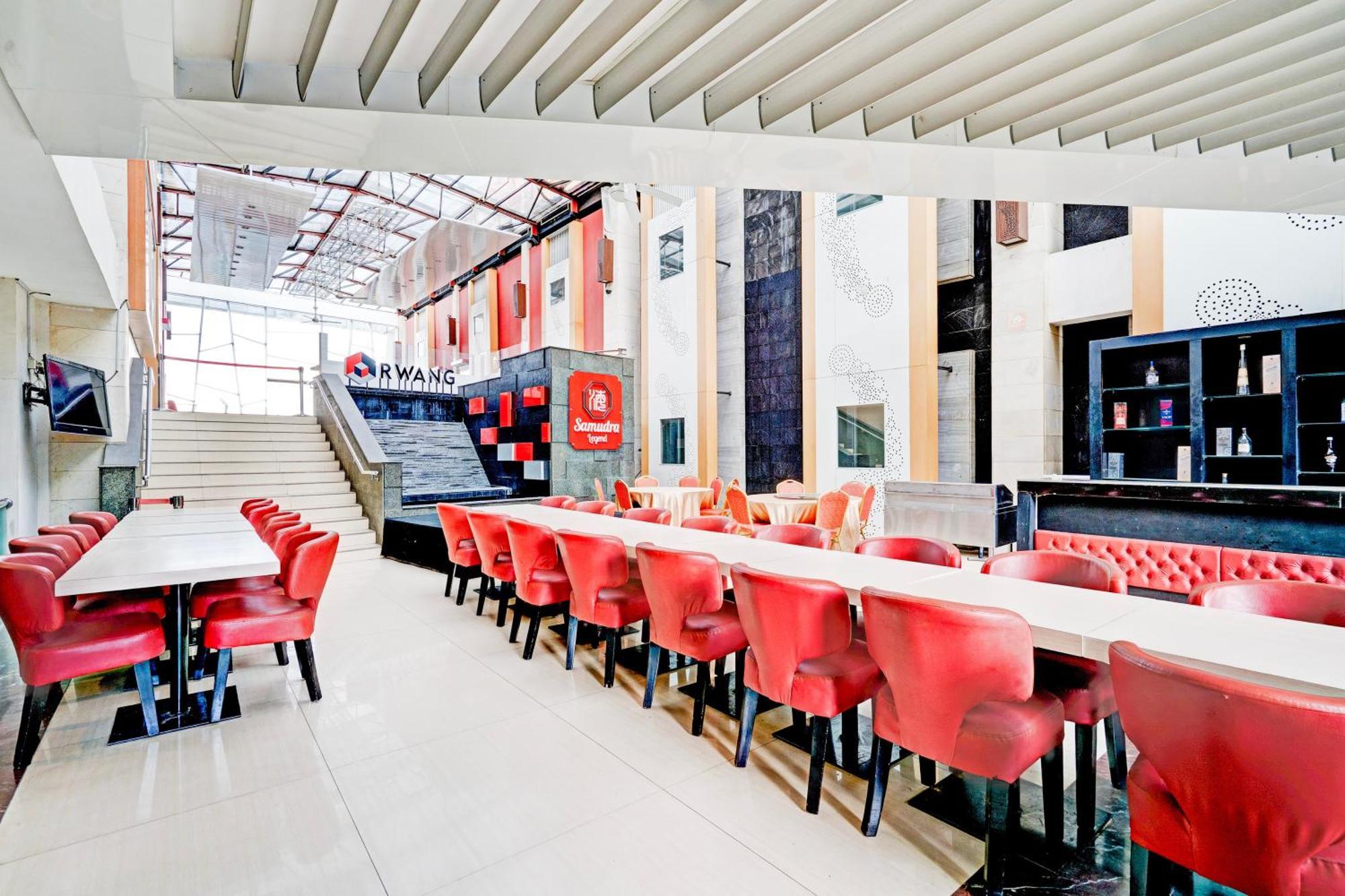 Townhouse Oak Cihampelas Near Ciwalk Formerly Promenade Hotel Bandung Exterior foto